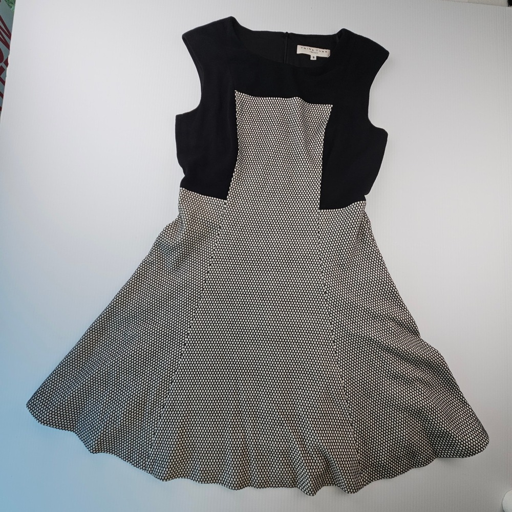 Trina Turk Honeycomb Geometric Dress Black White 60s Sleeveless Size 8 TD141509